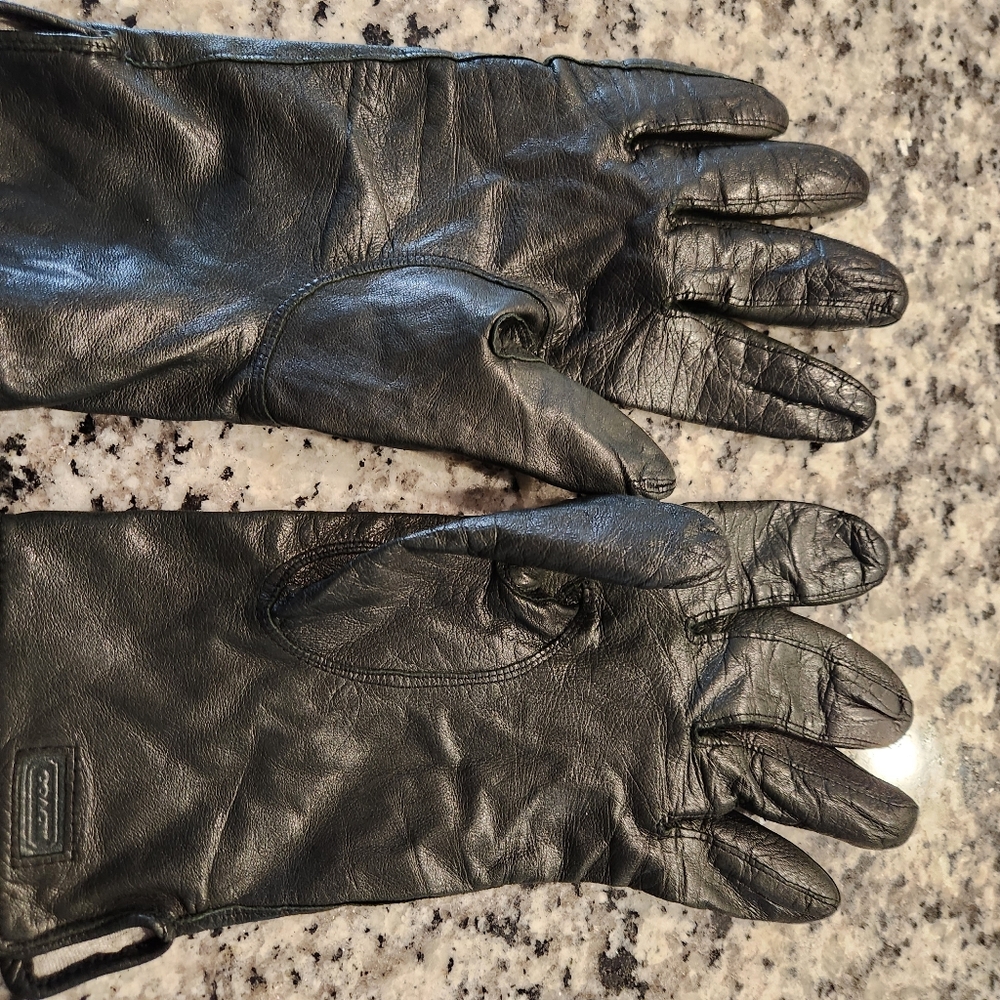 Vintage Coach Dark Leather Gloves - Picture 3 of 8